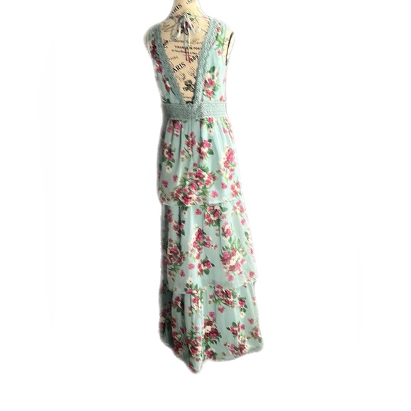 Beautiful Floral Maxi Dress NWT - Picture 3 of 16